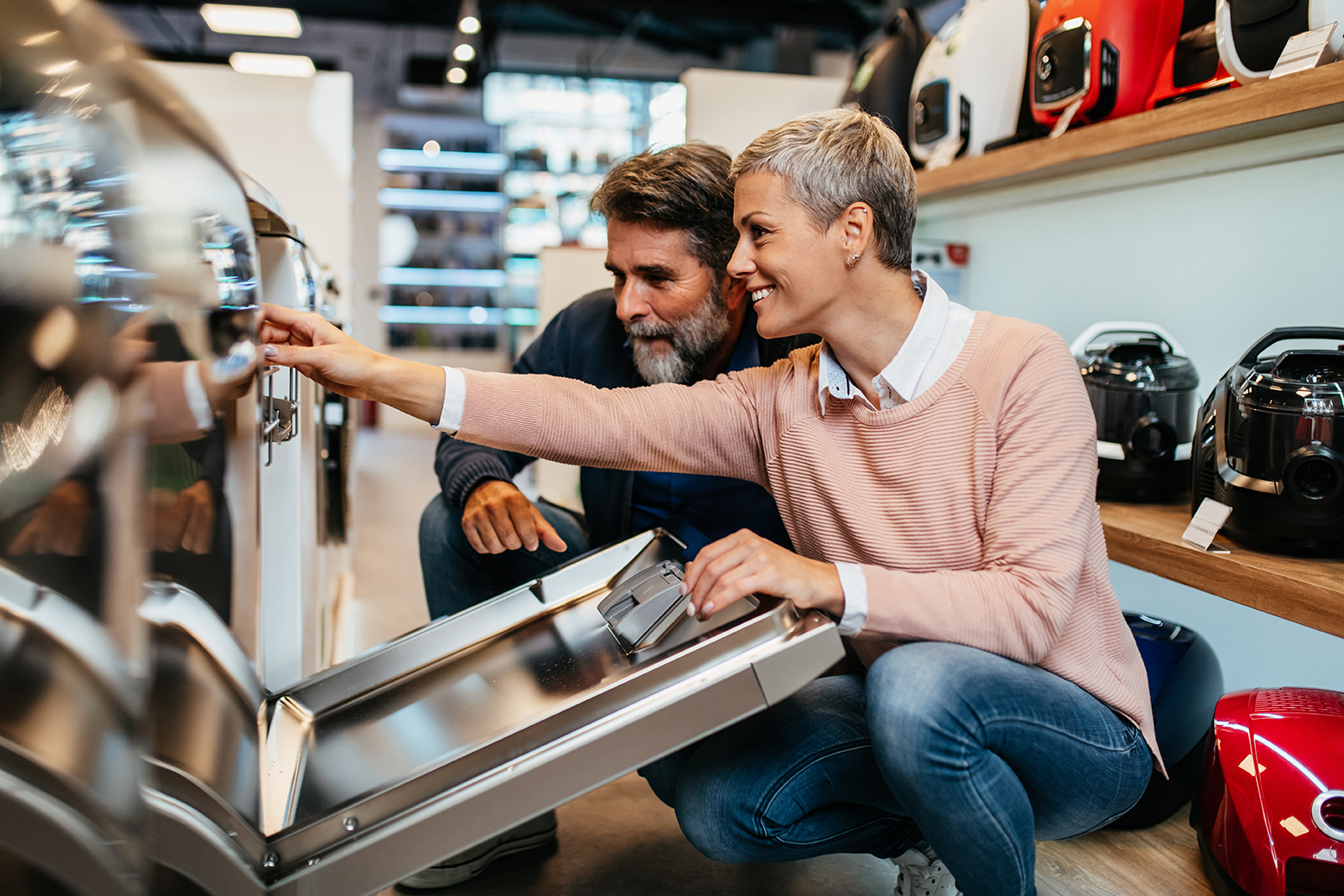 couple shopping for dishwasher